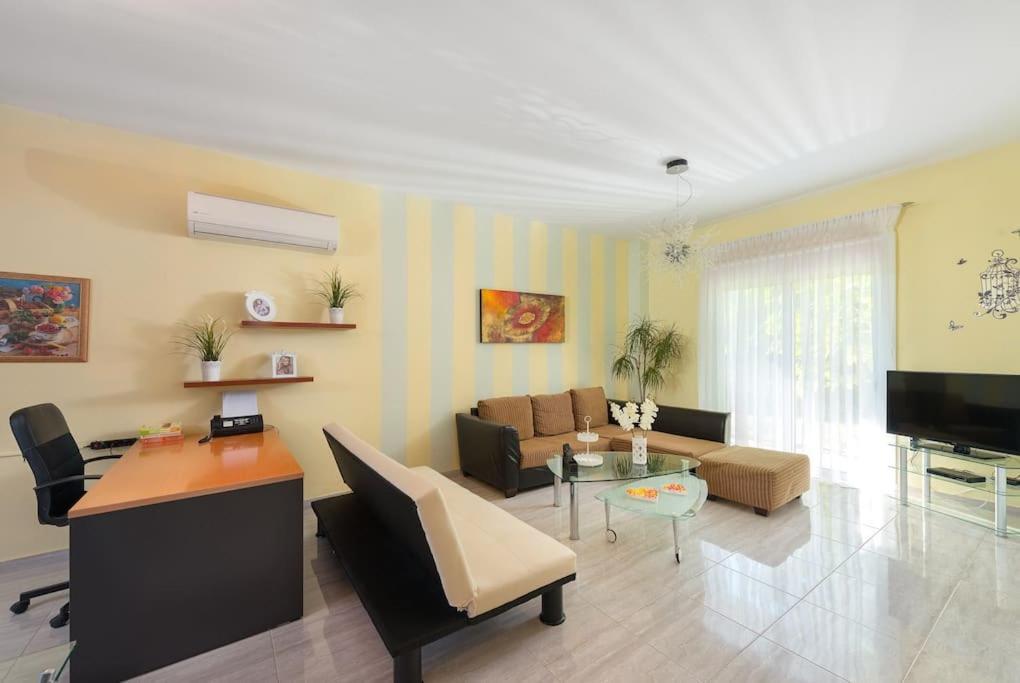Greek Style Ground Floor Apartment & Pool Ialysos  Luaran gambar